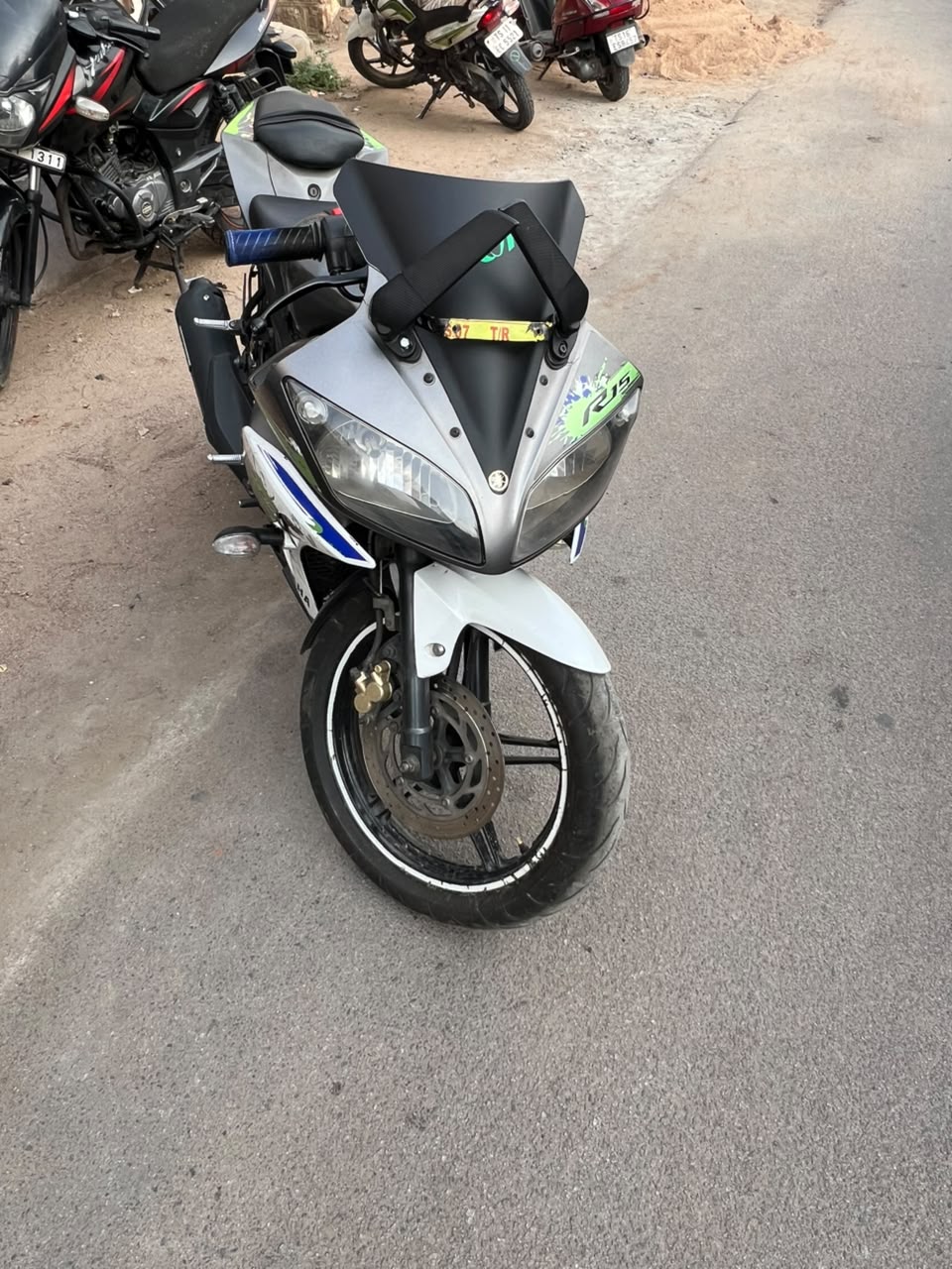 YAMAHA R15 V2